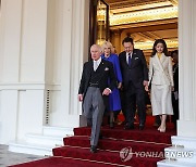 윤석열 대통령 내외 환송하는 찰스 3세 영국 국왕