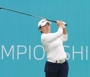 신지애, JLPGA 최종전 둘째 날 공동 5위 '숨고르기'..배선우 14위