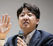 이준석 "한동훈, 등판 너무 빨랐다…지금은 꽃다발 들고 오는 것만 해”