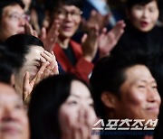 [포토] 정유미 '여우주연상 호명에 깜짝'