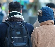 서울 한파주의보…바람 불어 낮에도 '체감 영하권'