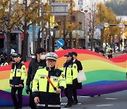 경남퀴어문화축제 두고 충돌 대비 긴장감 고조… 경찰 1000여명 투입