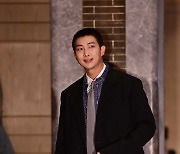 BTS RM, 난 새로운 길을 만들어 [포토]