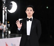 도경수 '근엄한 손인사'[엑's HD포토]