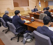 제11차 미세먼지 특별위에서 인사말 하는 한덕수 총리