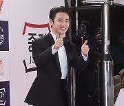 포즈 취하는 도경수