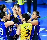 女 배구 기업은행, 단숨에 4위 도약…정관장은 5연패로 5위 하락