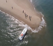 낚싯줄 드리우자 팔뚝만한 우럭이...겨울여행 입소문 자자한 '그 섬'[디깅 트래블]