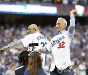 MLB 전설 쿠팩스 '보너스 베이비' 시절 글러브 경매 나와