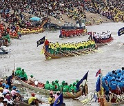 CAMBODIA TRADITION WATER FESTIVAL