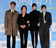 [TEN포토]강기영-김해숙-신민아-황보라 '팔장끼고 다정하게'