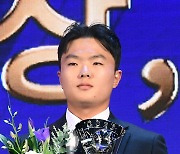 [포토]삼성 이승민, 퓨처스리그 남부리그 승리상 수상