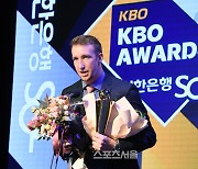 [포토]MVP 수상 소감 밝히는 NC 페디