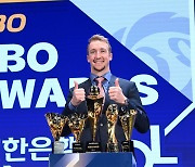 투수 3관왕 페디, 프로야구 MVP 선정... 신인상에 ‘시속 160km’ 문동주