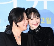 "3일의 휴가는, 어머니다"…김해숙·신민아, 눈물의 모녀 (시사회)