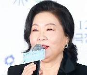 [포토] 김해숙, '돌아가신 어머니 생각하며'