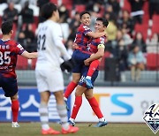 마수걸이 득점이 ‘우승 축포’ 김천 김현욱 “PO 준비했는데...조르지한테 밥 사야겠다”