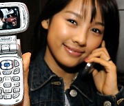 Young Koreans turn to retro tech devices, accessories