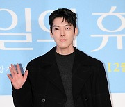 김우빈 ‘영화관 환호성 부른 잘생김’