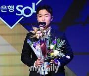 [MD포토] 이승민 '퓨처스 남부리그 승리상 수상'