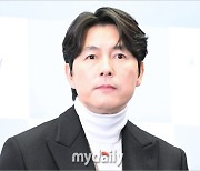 [MD포토] 정우성 '바라보는 눈을 방송 카메라 렌즈로 바꾸는 마술'