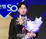 [MD포토] 박찬호 '유격수 수비상 공동수상'