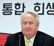 인요한 “이 전 대표와 부모님께 과한 표현…심심한 사과”