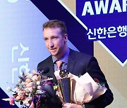 MVP 수상소감 밝히는 페디