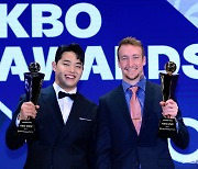 페디-문동주 ‘KBO 최고의 MVP-신인상 수상’ [포토]