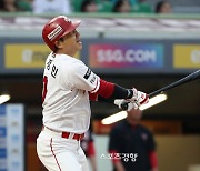 외야수 나이 42세…김강민, 한화에서 ‘편견’을 한번 더 깰까