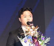 [ST포토] 이승민 '남부리그 승리상 수상'