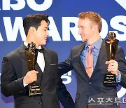 [ST포토] 문동주-페디 '축하해~'