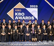 [ST포토] 2023 KBO 리그 시상식 수상자들