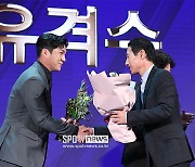 [포토S] 염경엽 감독, '(오)지환아 축하한다'