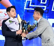 손혁 단장 '문동주 신인왕 축하해'[포토]