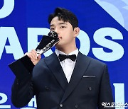 '17년 만의 한화 신인왕' 문동주 "내년엔 15승 달려가 보겠습니다"