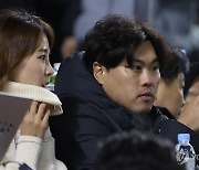 MLB닷컴 '30대 중반 이상 주목할 FA'로 류현진 짧게 언급