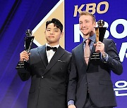 KBO리그 MVP 페디-신인상 문동주