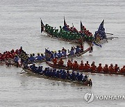 CAMBODIA TRADITION WATER FESTIVAL