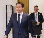 결전의 파리에서 분주하게 활동중인 최태원 대한상의 회장