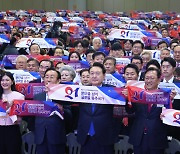 한미일 협력 강조한 尹… "北인권 개선없이 평화통일 요원"