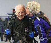 USA GOVERNOR SKYDIVING