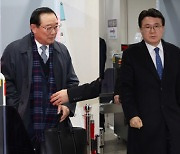 ‘靑 울산시장 선거개입’ 송철호·황운하 각 징역 3년…법정구속은 면해