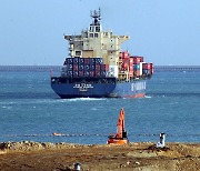 Korea to expand tax benefits for ship fund investments, shipbuilding