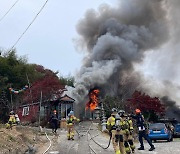 울주군 사찰서 불…소방당국 진화 중