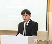 2024년 세계경제전망 콘퍼런스, 개회사하는 이시욱 원장