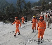 INDIA TUNNEL COLLAPSE