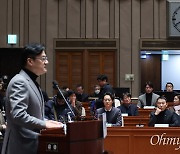 "준연동형 지키자" vs. "병립형 돌아가자"... '반반' 갈린 민주당