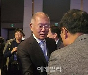 ‘양궁 사랑’ 정의선 “대중에게 가까이 다가가는 노력 계속..사회에 기여할 것”