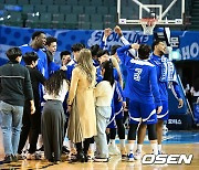 삼성, 팬들과 함께 하는 하이파이브 [사진]